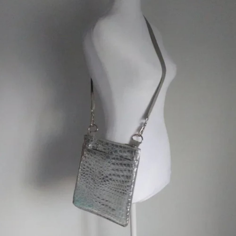VintaRetro Metallic Silver Croc Crossbody Bag Wide Adjustable Strap Deep Pockets